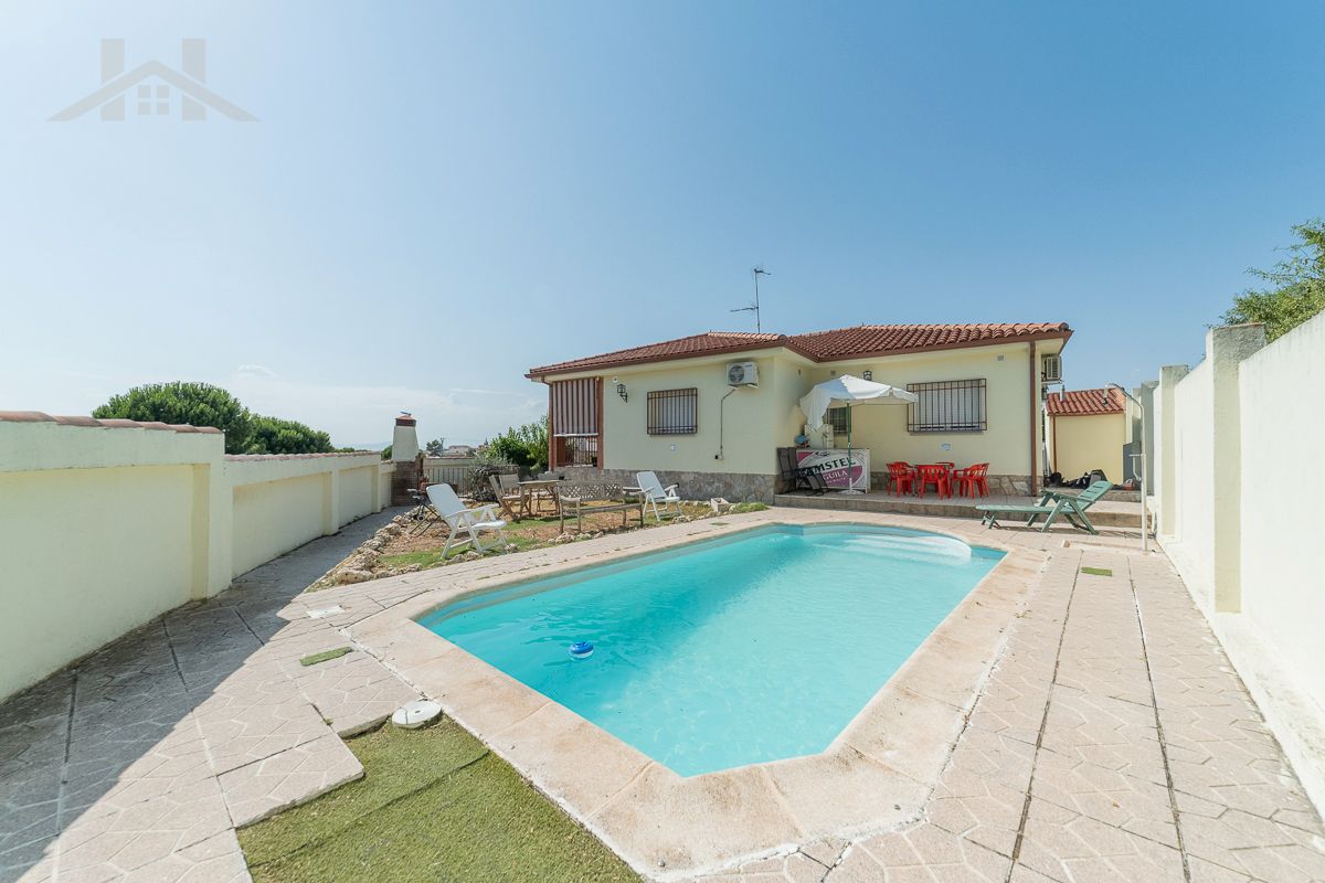 Swimming pool of House or chalet for sale in Santa Cruz del Retamar  with Air Conditioner, Heating and Private garden