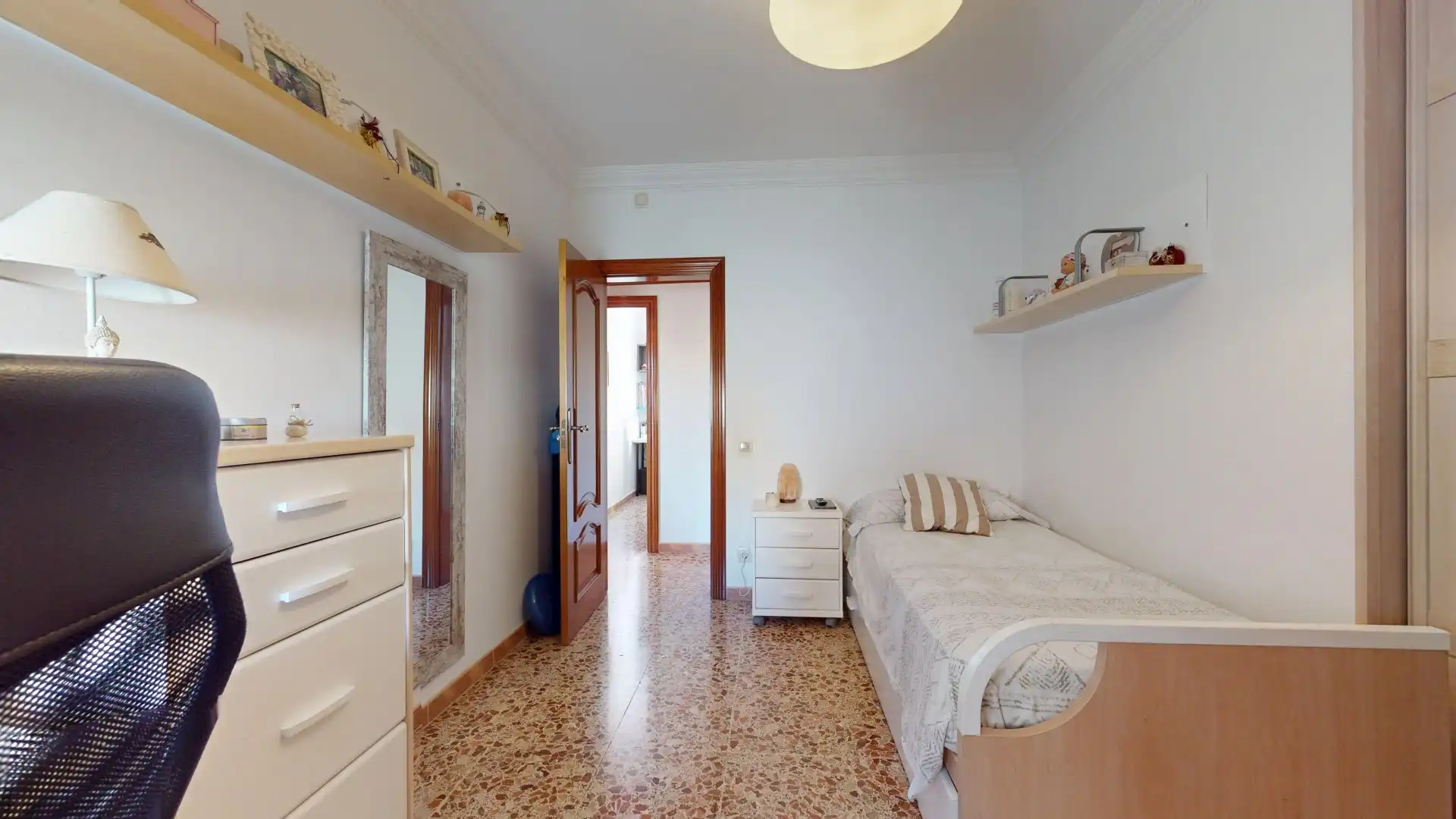 Dormitori de Àtic en venda en L'Hospitalet de Llobregat amb Aire condicionat, Terrassa i Traster