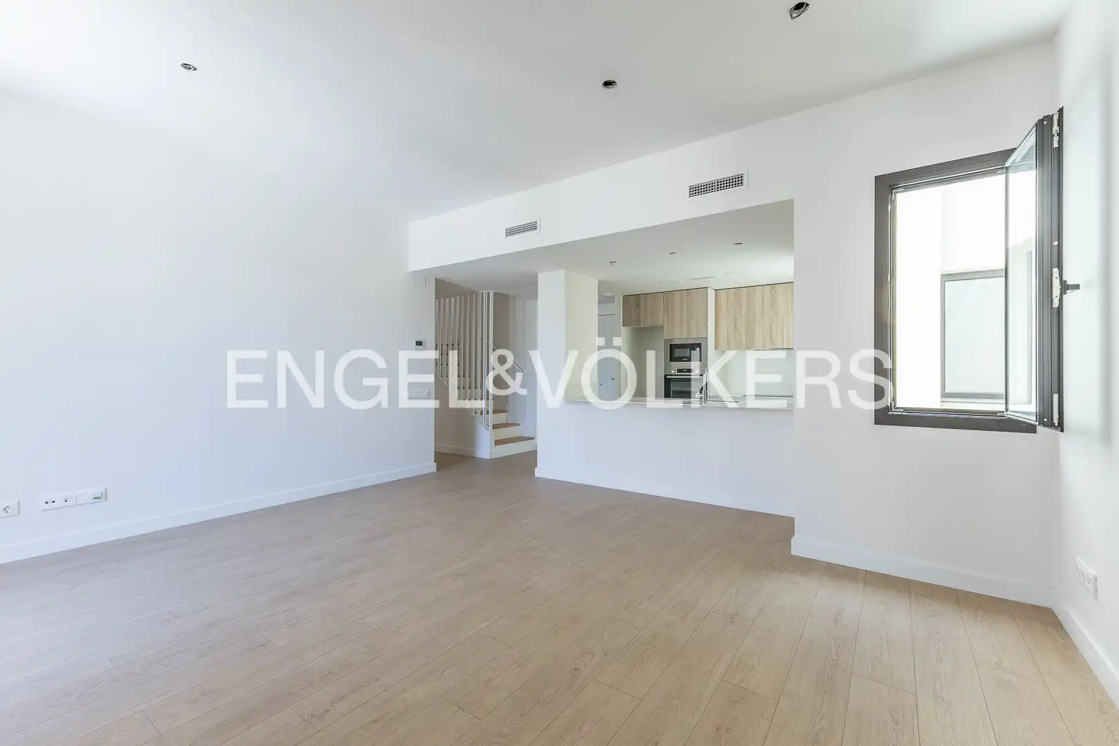 Comedor de Ático en venta en Vilanova i la Geltrú con Aire acondicionado, Calefacción y Terraza