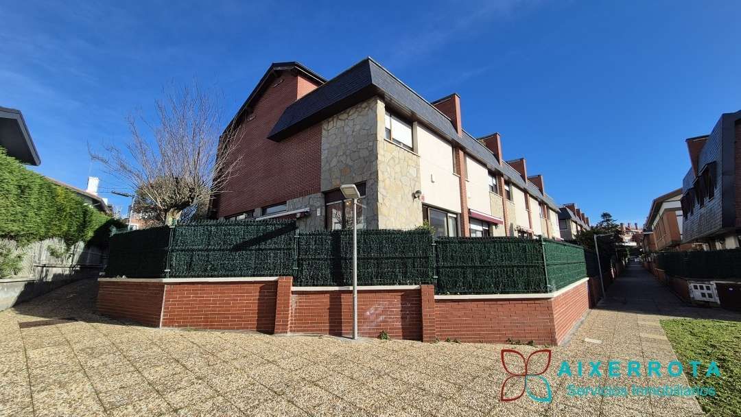 Exterior view of Single-family semi-detached to rent in Getxo   with Heating, Private garden and Terrace