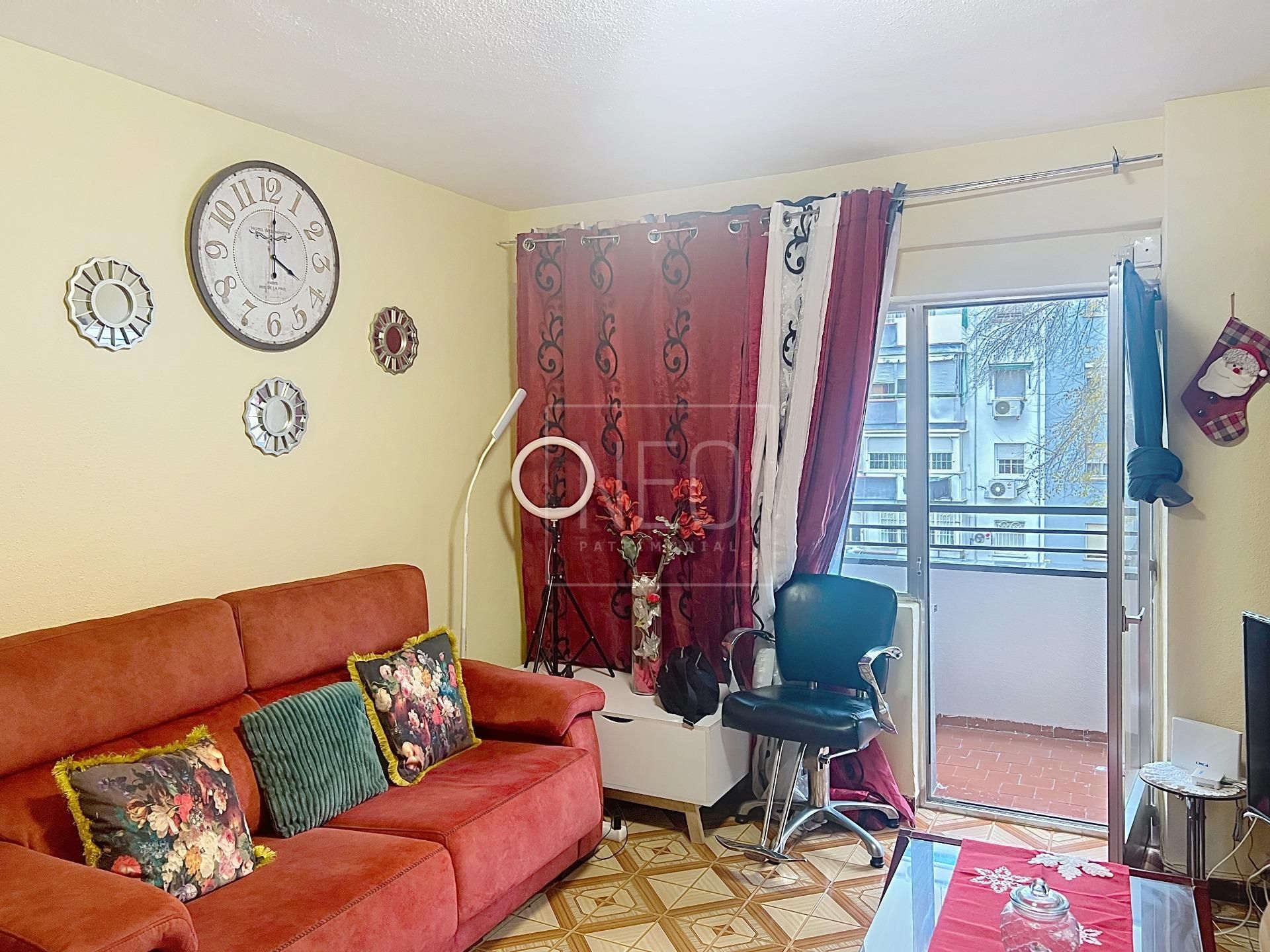 Living room of Flat for sale in  Madrid Capital  with Heating and Balcony