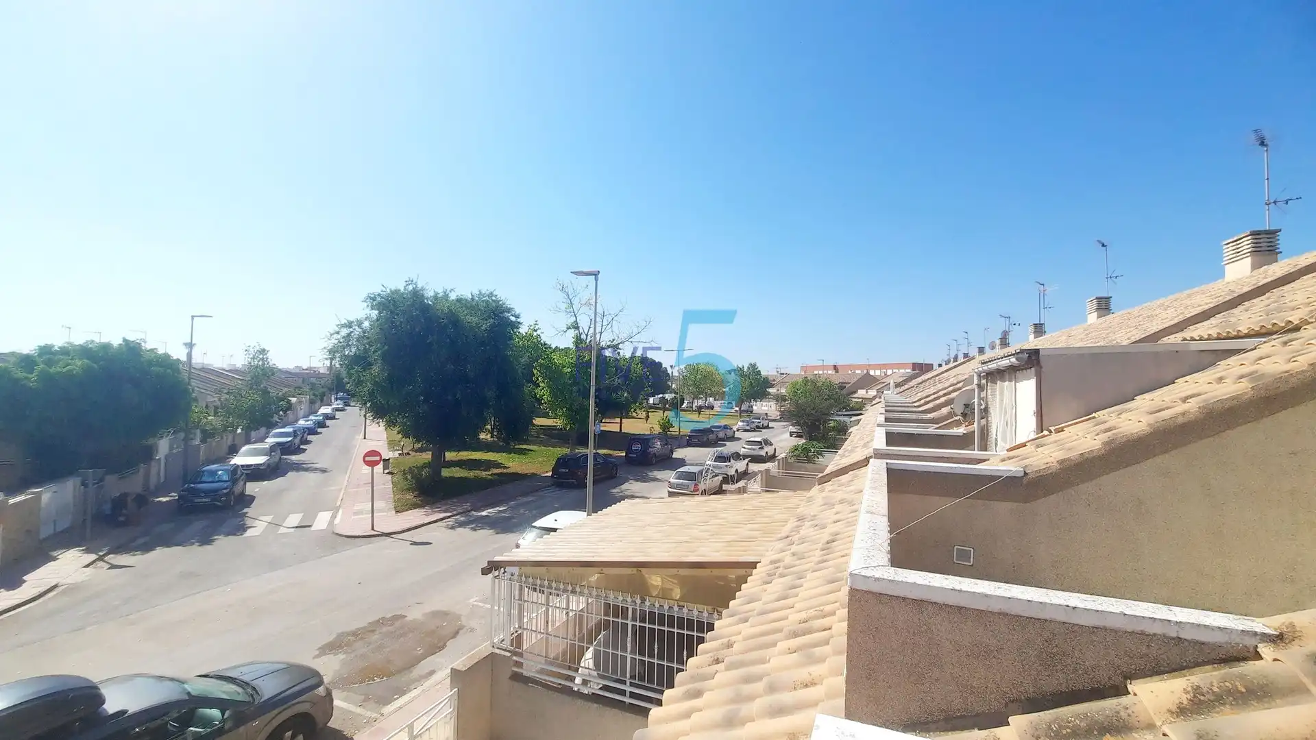 Vista exterior de Casa adosada en venda en Los Alcázares amb Aire condicionat, Calefacció i Terrassa