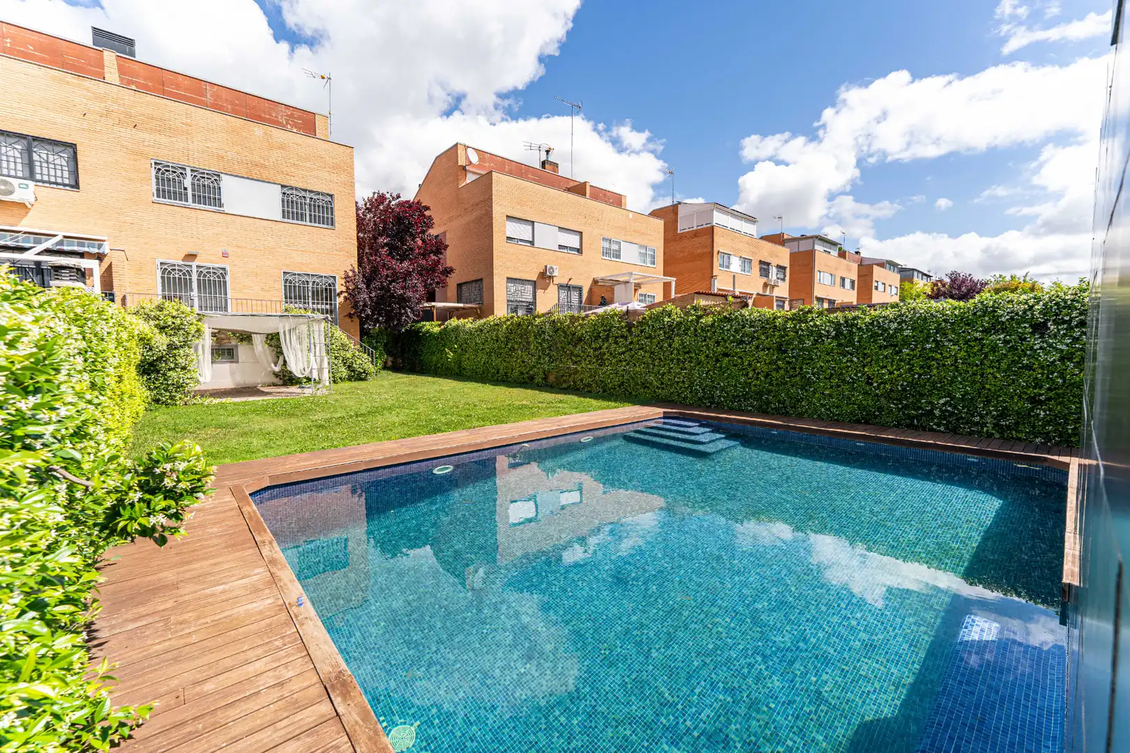 Piscina de Casa adosada en venda en Arroyomolinos (Madrid) amb Aire condicionat, Calefacció i Jardí privat