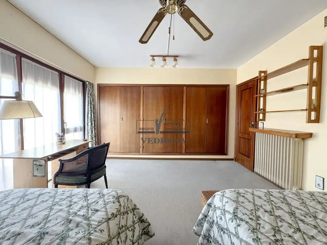 Habitación de Casa adosada en venta en Zaragoza con Aire acondicionado, Calefacción y Jardín privado