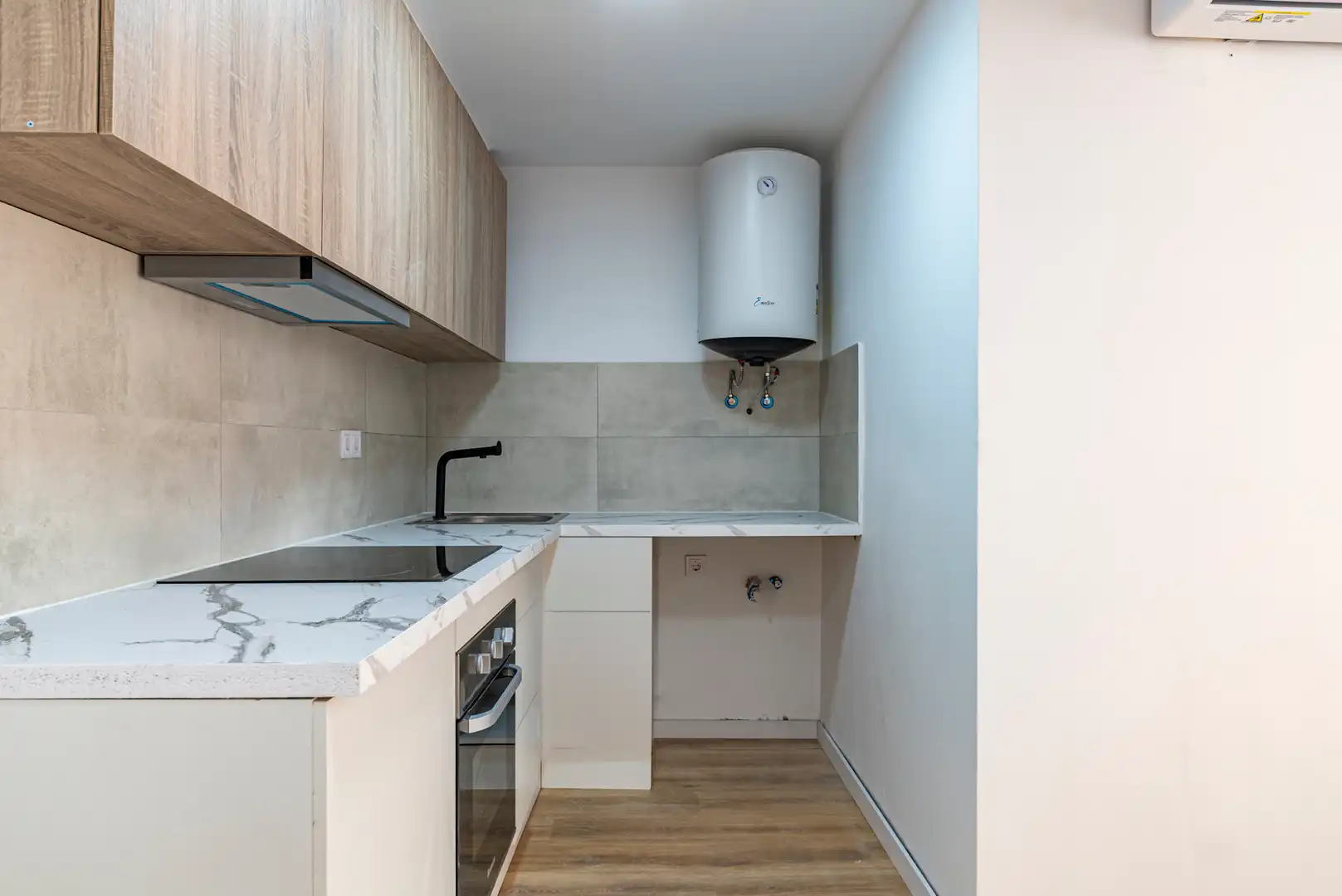 Kitchen of Flat for sale in L'Hospitalet de Llobregat  with Air Conditioner, Heating and Parquet flooring