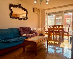 Living room of Flat for sale in  Madrid Capital  with Air Conditioner, Heating and Parquet flooring