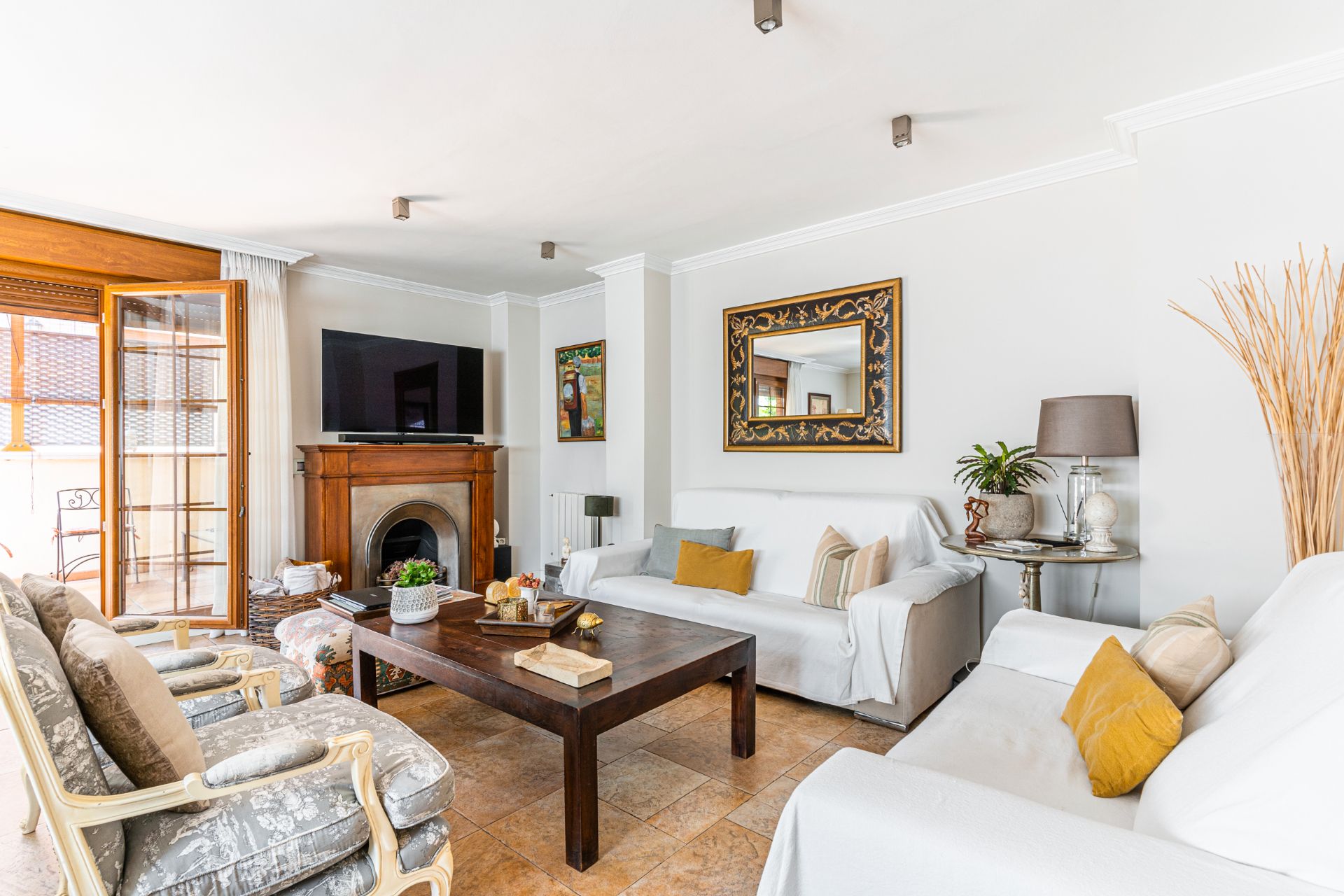 Living room of Single-family semi-detached for sale in  Madrid Capital  with Heating, Private garden and Swimming Pool