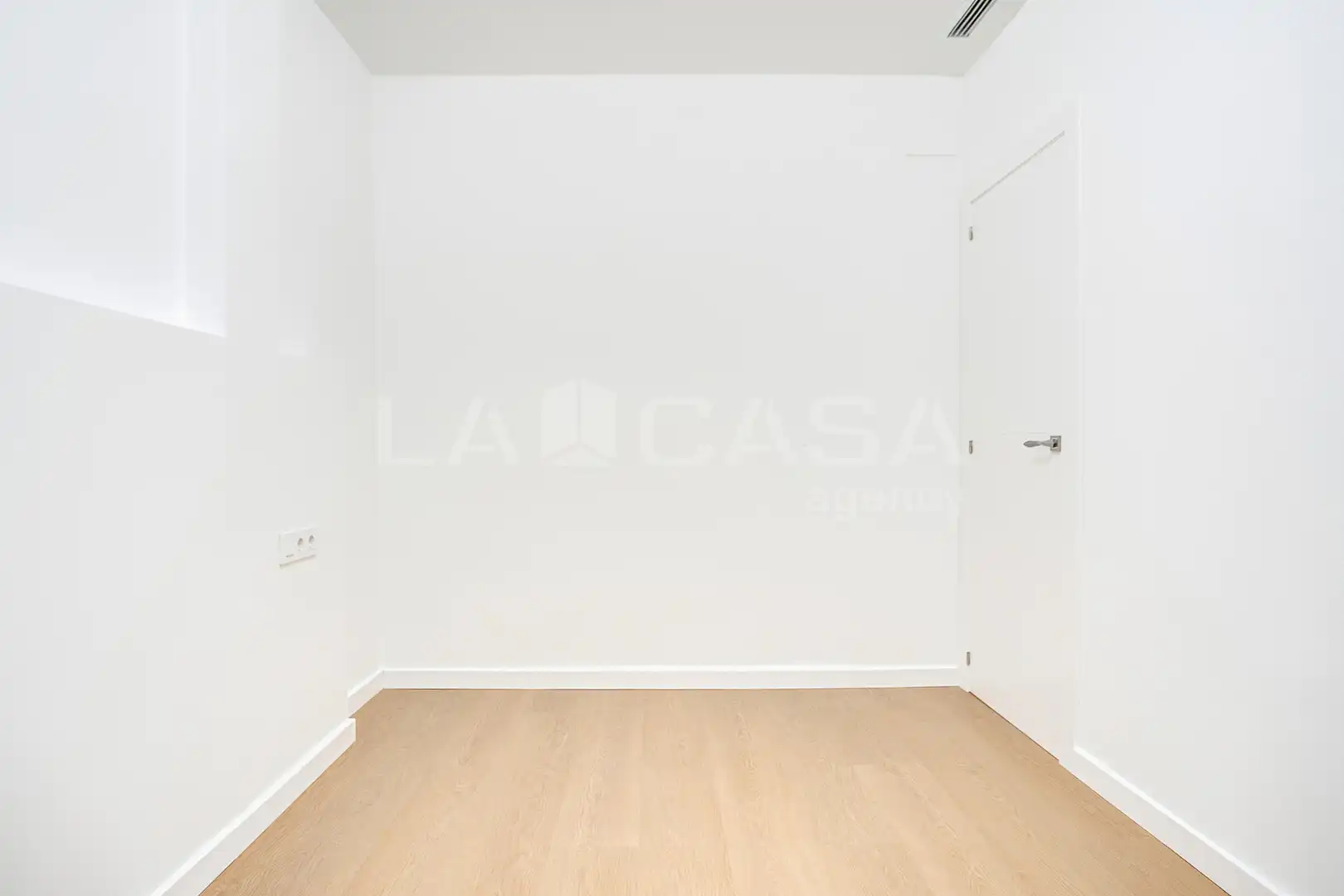 Piso en venta en Barcelona con Calefacción y Balcón