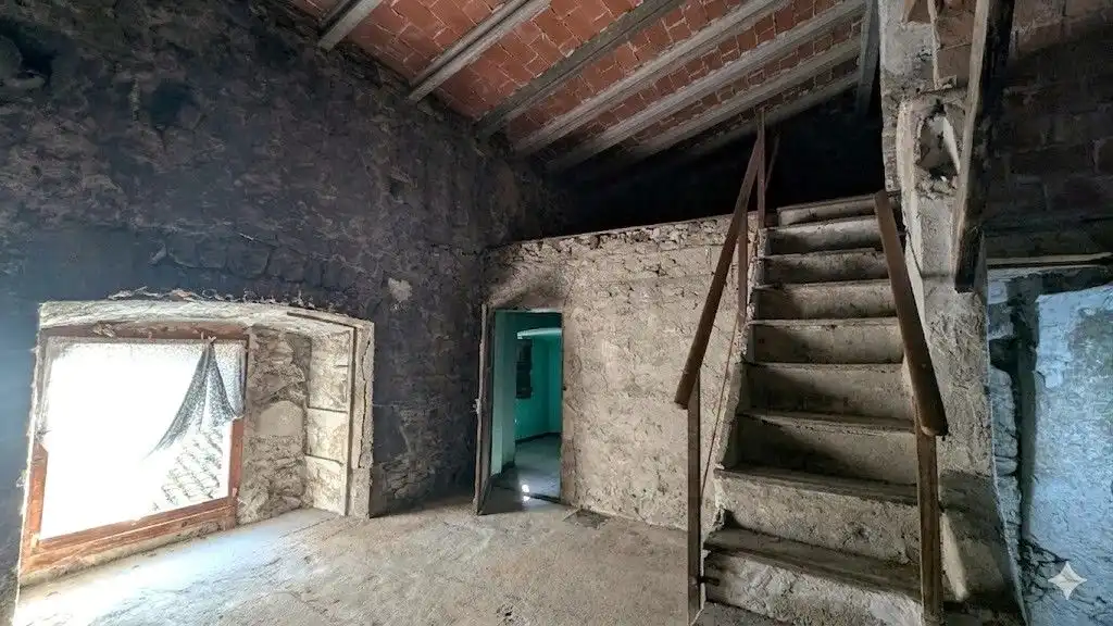 Casa adosada en venda en Besalú amb Terrassa i Balcó