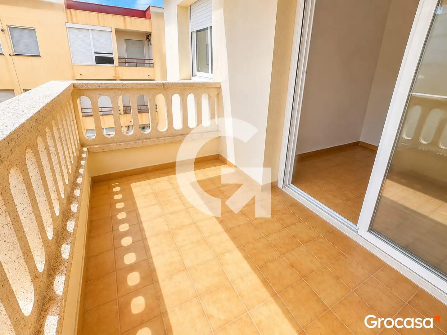 Terrasse von Wohnung zum Verkauf in Cubelles mit Klimaanlage, Heizung und Ofen