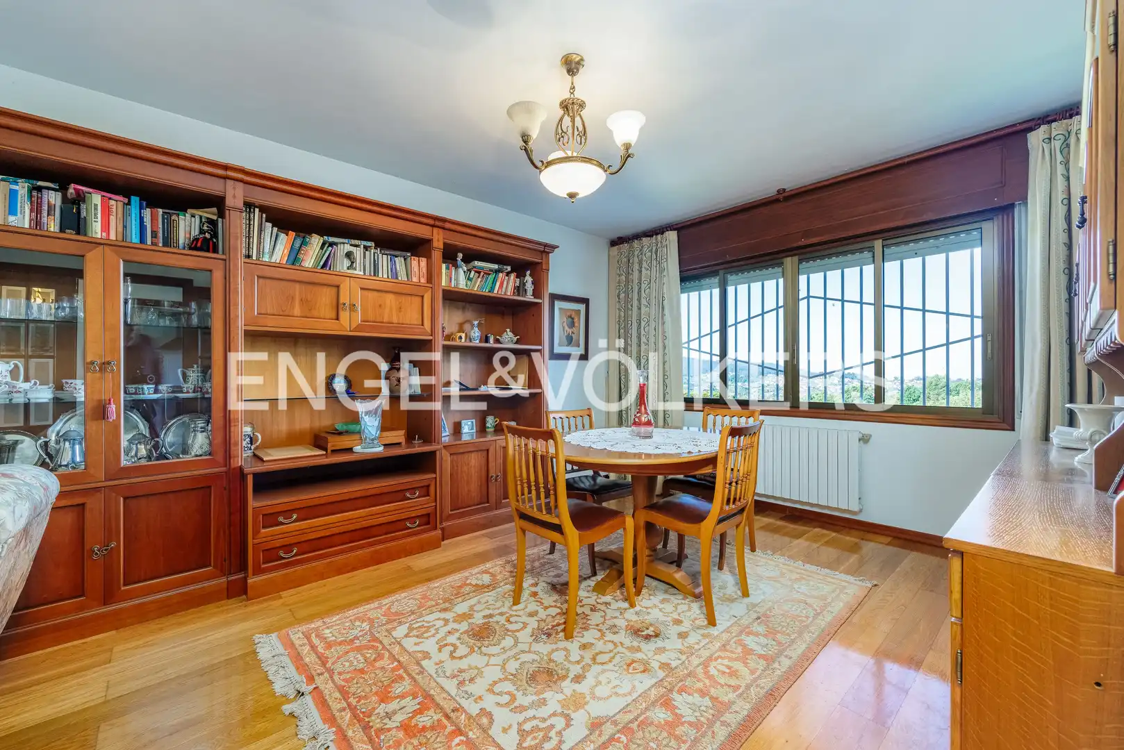 Comedor de Casa o chalet en venta en Vigo  con Calefacción, Jardín privado y Parquet
