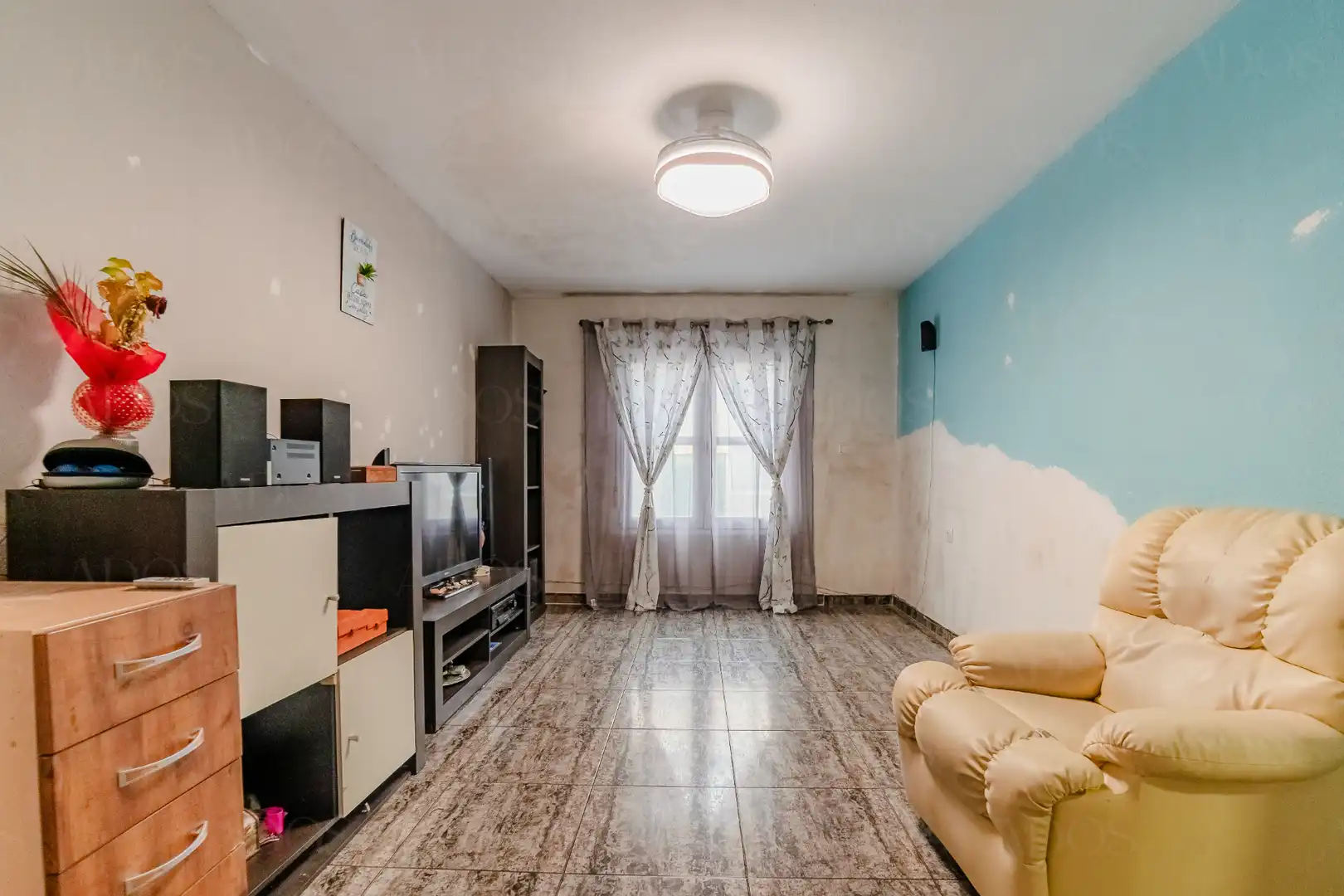 Sala d'estar de Casa adosada en venda en Balanegra amb Aire condicionat, Terrassa i Moblat