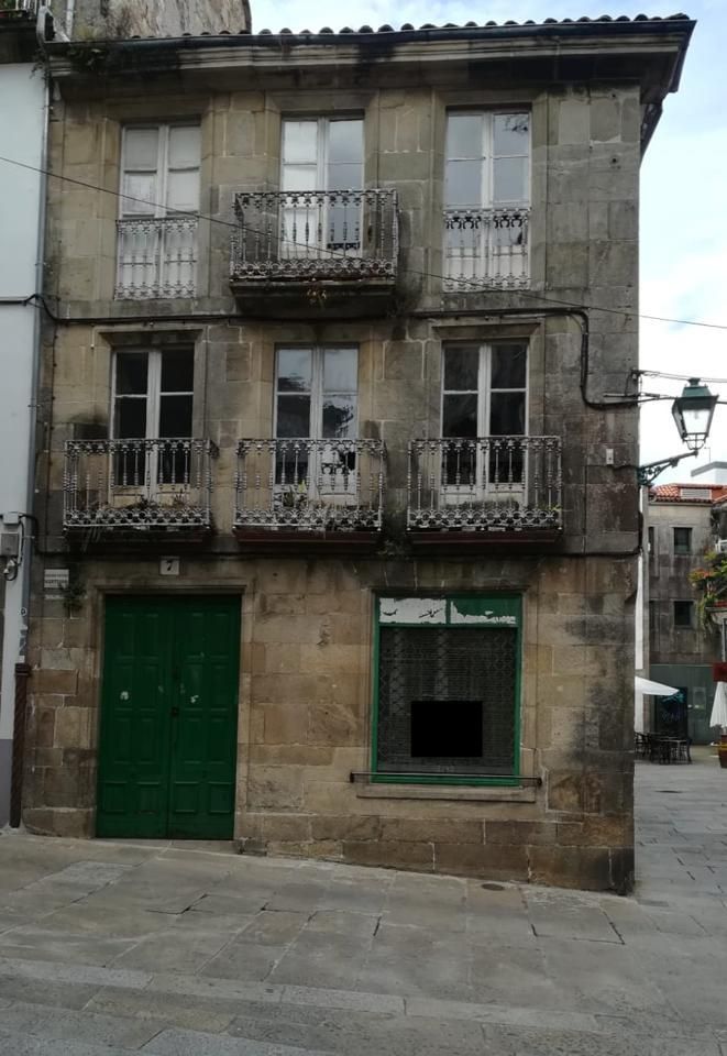 Vista exterior de Edifici en venda en Santiago de Compostela 