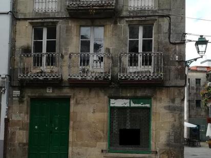 Vista exterior de Edifici en venda en Santiago de Compostela 