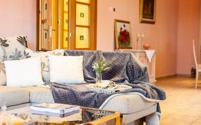 Sala d'estar de Casa o xalet en venda en Ugena amb Calefacció i Jardí privat