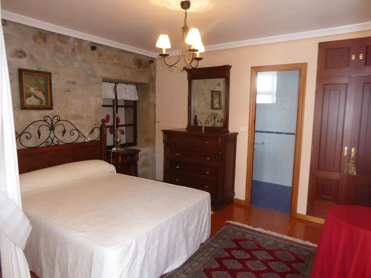 Schlafzimmer von Country house zum Verkauf in Tui mit Klimaanlage, Heizung und Privatgarten