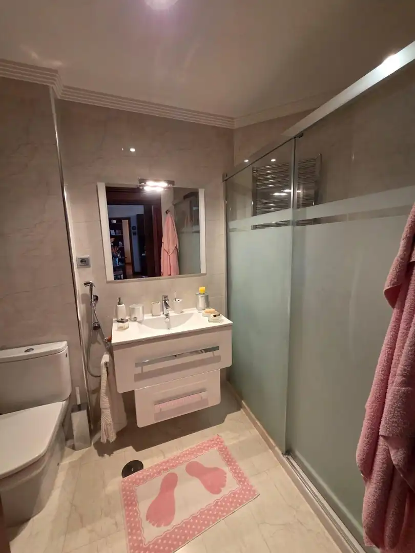 Baño de Piso en venta en Torrelavega  con Calefacción