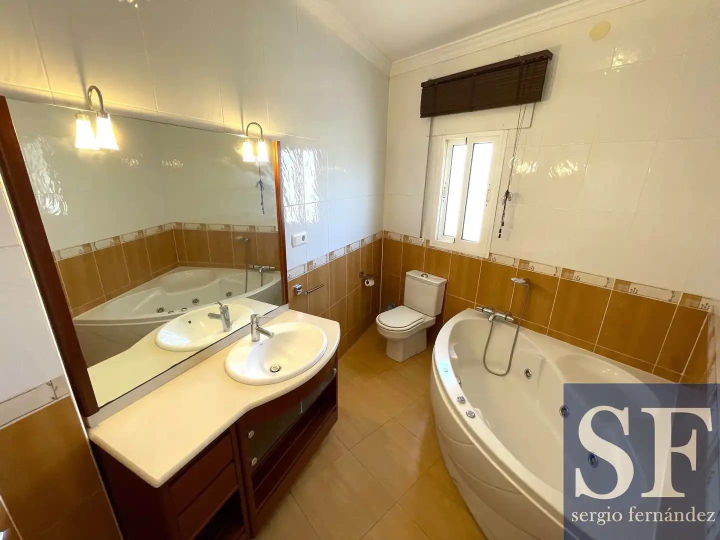 Badezimmer von Wohnungen zum Verkauf in Sayalonga