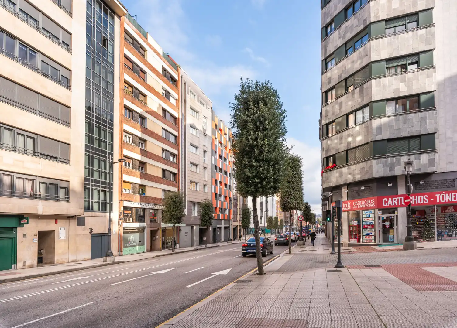 Vista exterior de Pis en venda en Oviedo  amb Calefacció, Parquet i Traster