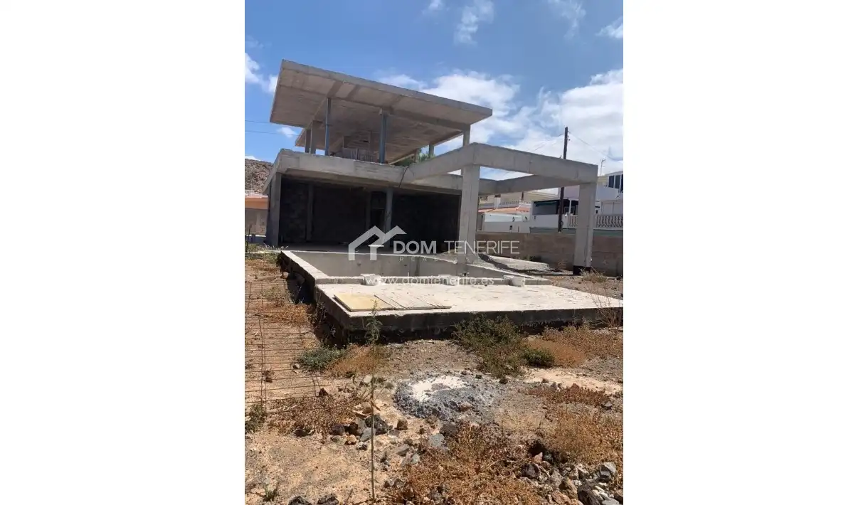 Haus oder Chalet zum Verkauf in Arona mit Schwimmbad