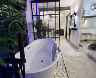 Bathroom of Planta baja for sale in  Madrid Capital  with Air Conditioner, Heating and Jacuzzi