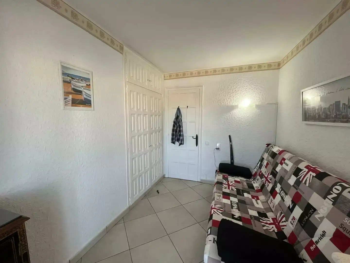 Habitación de Apartamento en venta en Empuriabrava con Terraza y Amueblado