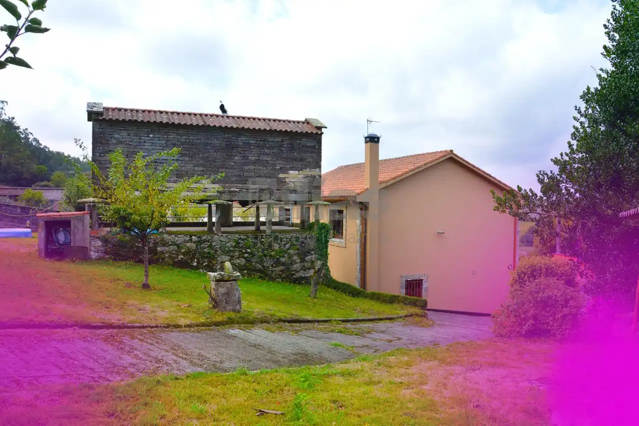 Vista exterior de Casa o xalet en venda en Zas amb Calefacció, Jardí privat i Traster