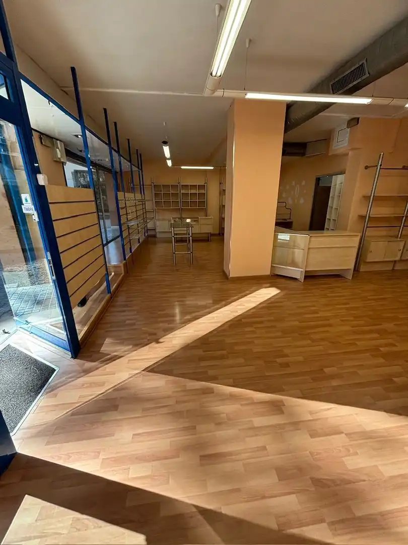 Business premises for sale in Sant Vicenç Dels Horts, imagen 4