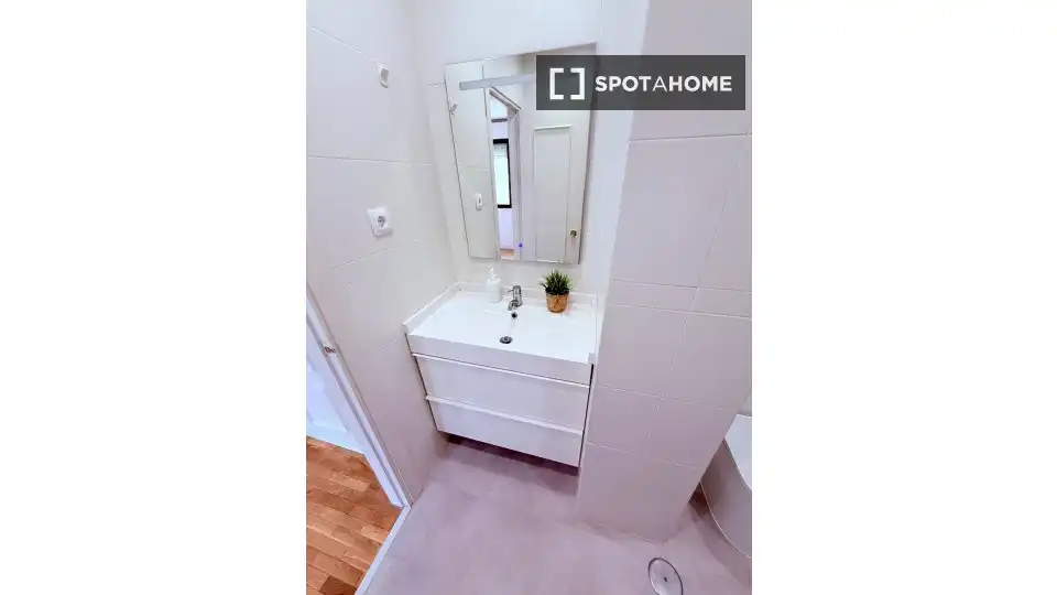 Bedroom of Study for share in Madrid  with Air Conditioner, Heating and Terrace