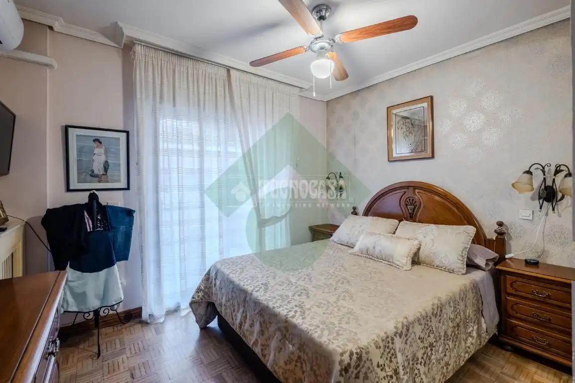 Bedroom of Detached homes for sale in Griñón  with Air Conditioner, Heating and Parquet flooring