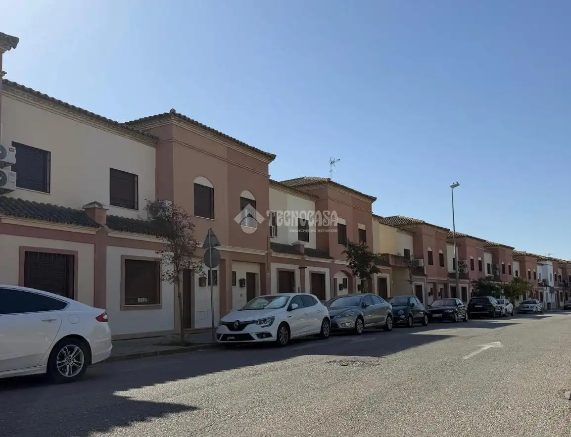 Außenansicht von Einfamilien-Reihenhaus zum Verkauf in Utrera Ciudad 