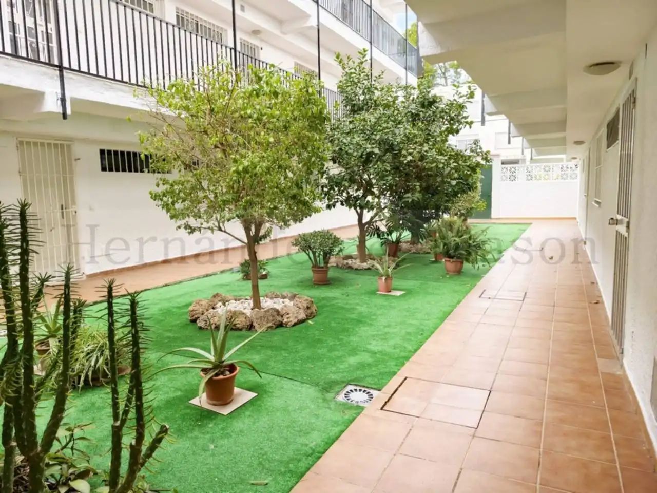 Jardí de Apartament en venda en Benalmádena amb Aire condicionat, Terrassa i Moblat