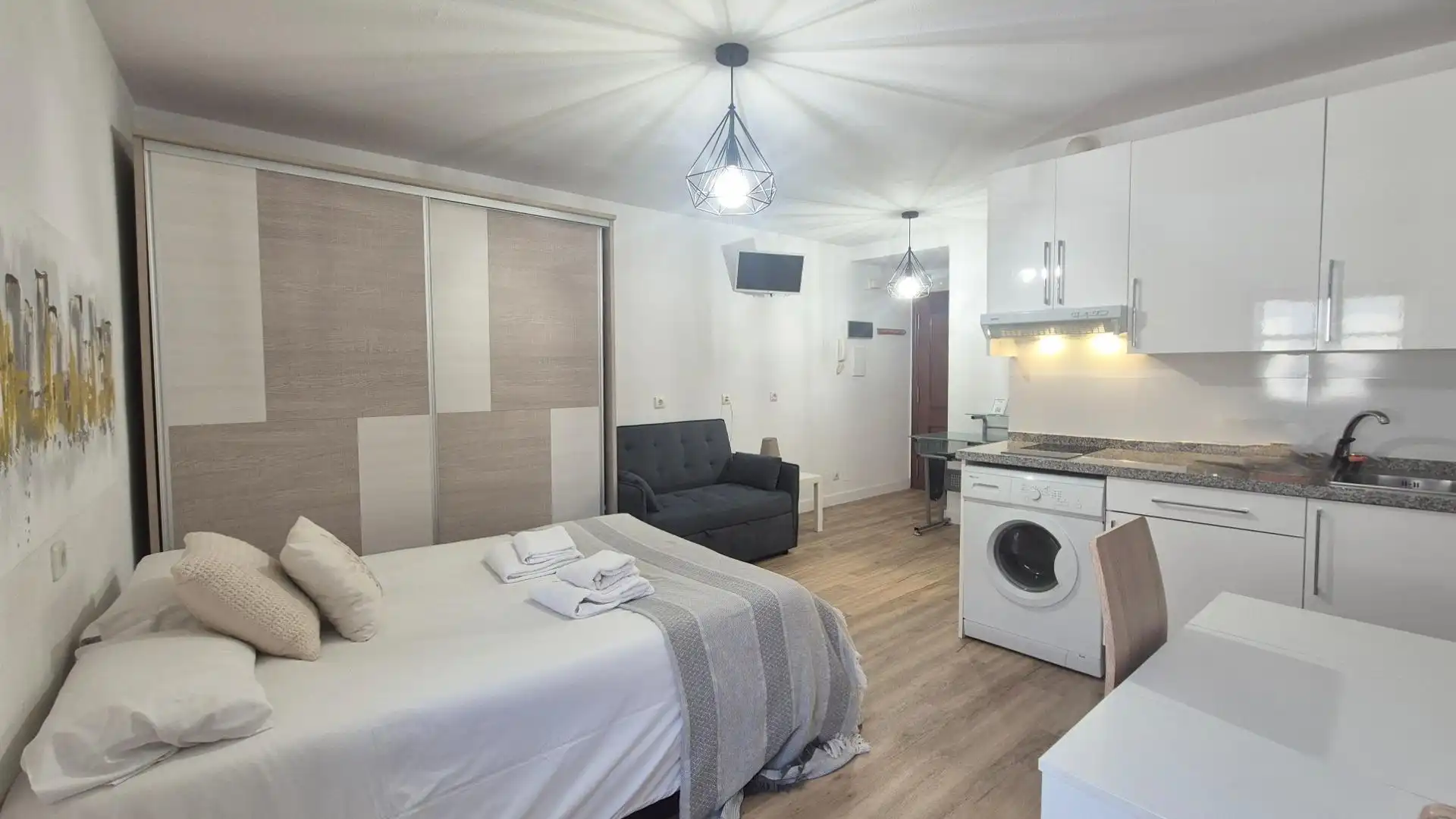 Bedroom of Study for rent in Salamanca  with Heating, Furnished and Balcony