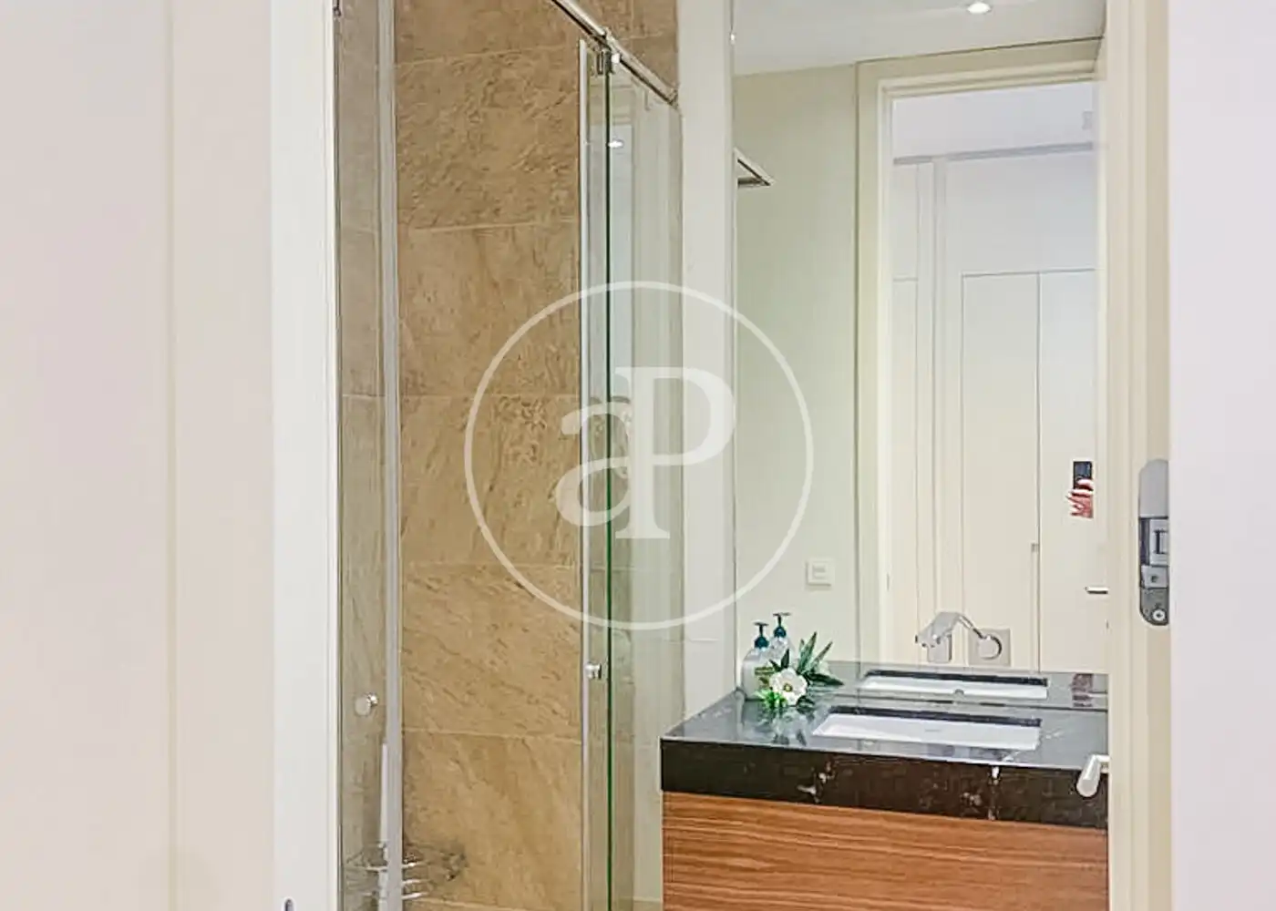 Badezimmer von Wohnung zur Miete in Madrid mit Klimaanlage, Heizung und Privatgarten