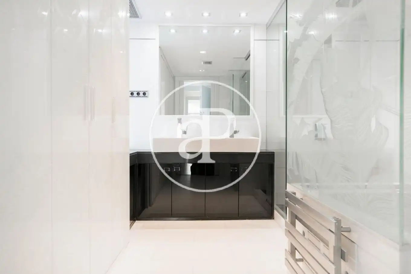 Bathroom of Attic for sale in Barcelona  with Air Conditioner, Heating and Terrace
