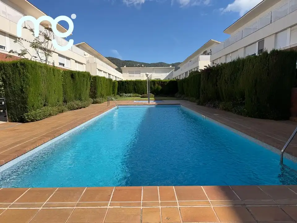 Piscina de Casa adosada en venta en Premià de Mar con Aire acondicionado, Calefacción y Jardín privado