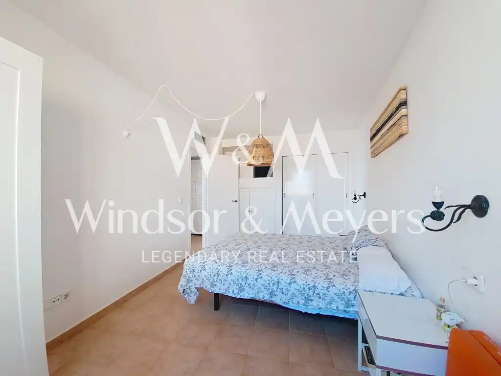 Habitación de Apartamento en venta en Santa Eulària des Riu con Aire acondicionado, Amueblado y Piscina comunitaria