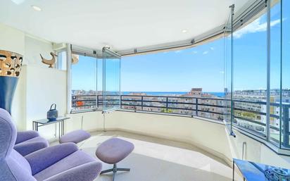 Sala d'estar de Àtic en venda en Marbella amb Aire condicionat, Terrassa i Traster