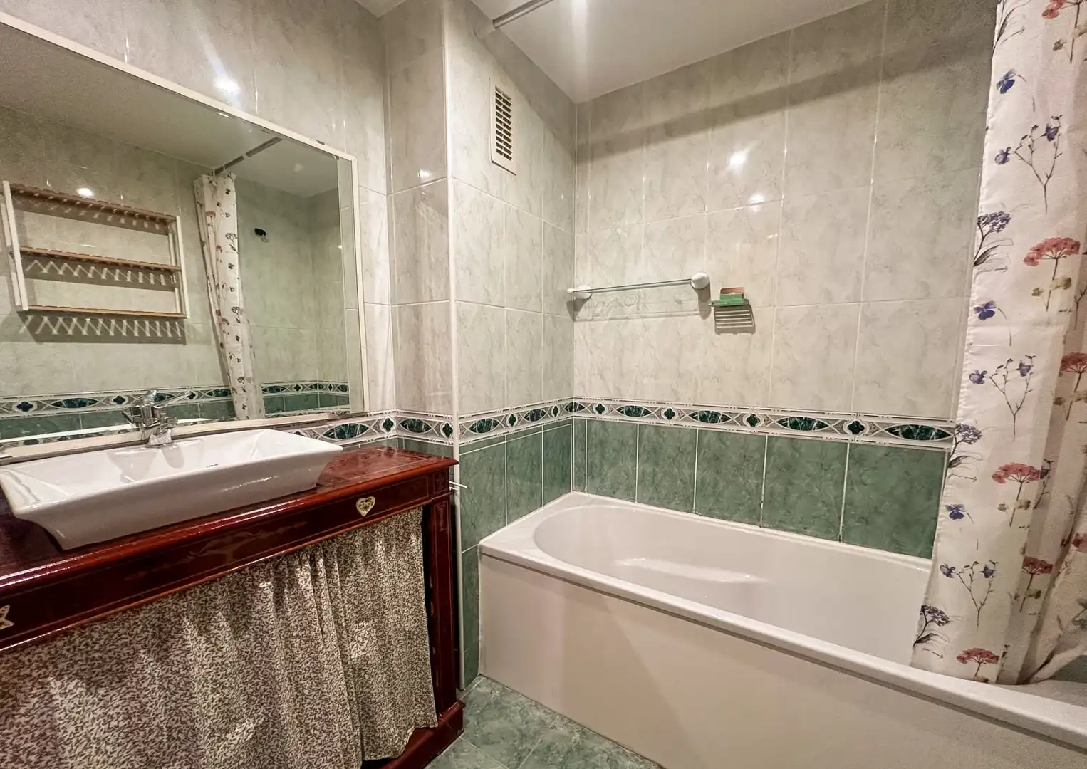 Badezimmer von Wohnung zum Verkauf in Castellón de la Plana / Castelló de la Plana mit Klimaanlage, Abstellraum und Balkon
