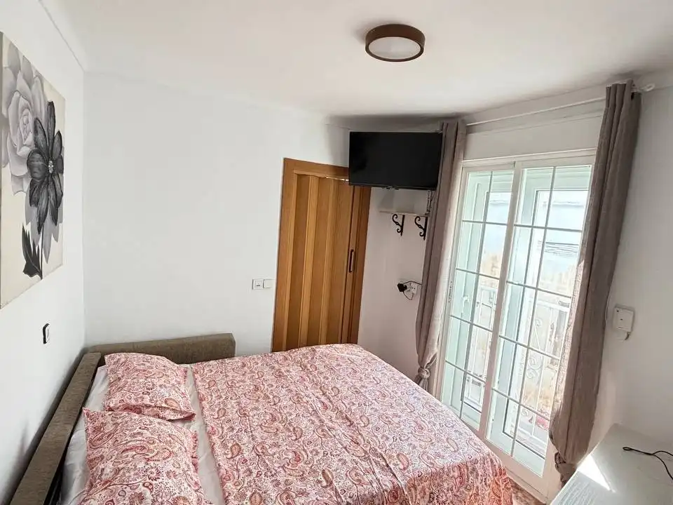 Dormitori de Casa adosada en venda en Algarrobo amb Aire condicionat, Terrassa i Balcó