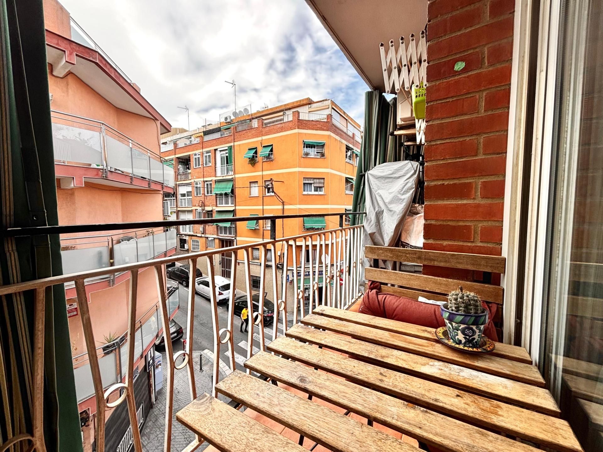 Balcony of Apartment for sale in Santa Coloma de Gramenet  with Air Conditioner, Parquet flooring and Terrace