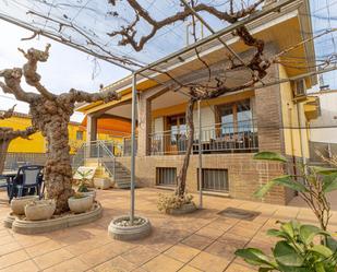 Vista exterior de Casa adosada en venda en Sant Julià de Ramis amb Calefacció, Terrassa i Balcó