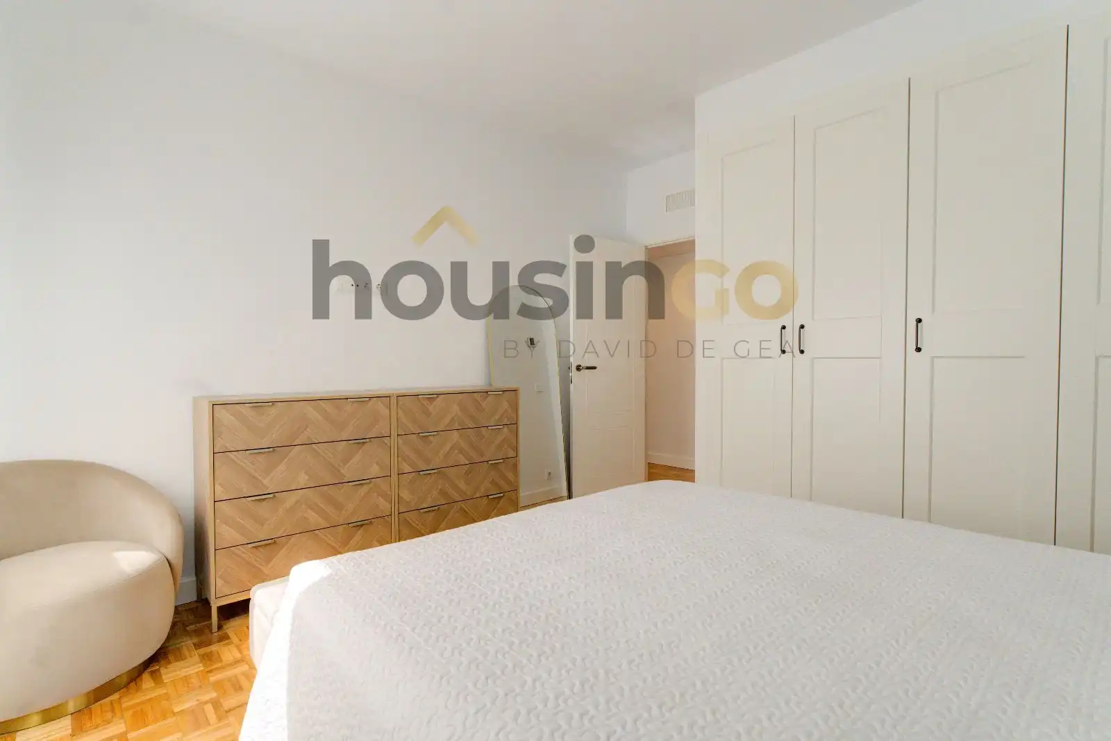 Bedroom of Flat for rent in Madrid  with Air Conditioner, Parquet flooring and Terrace