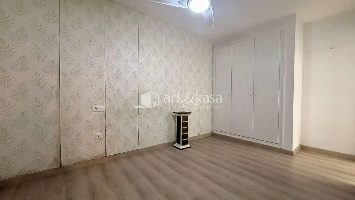 Schlafzimmer von Wohnung zur Miete in Valencia mit Klimaanlage, Abstellraum und Möbliert