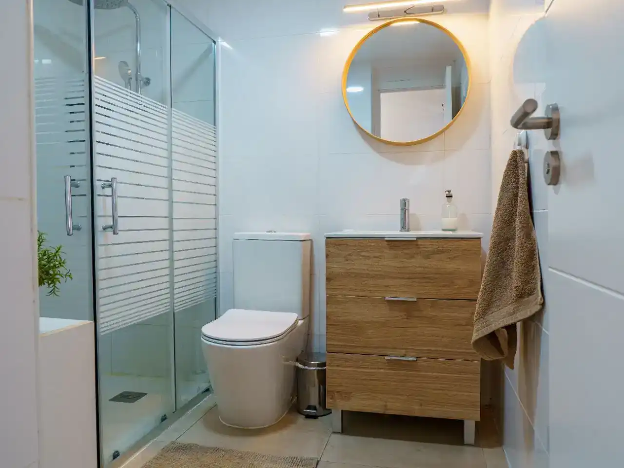 Bathroom of Flat for share in Agaete  with Private garden and Furnished