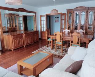 Sala d'estar de Pis en venda en Cee amb Parquet, Traster i Moblat