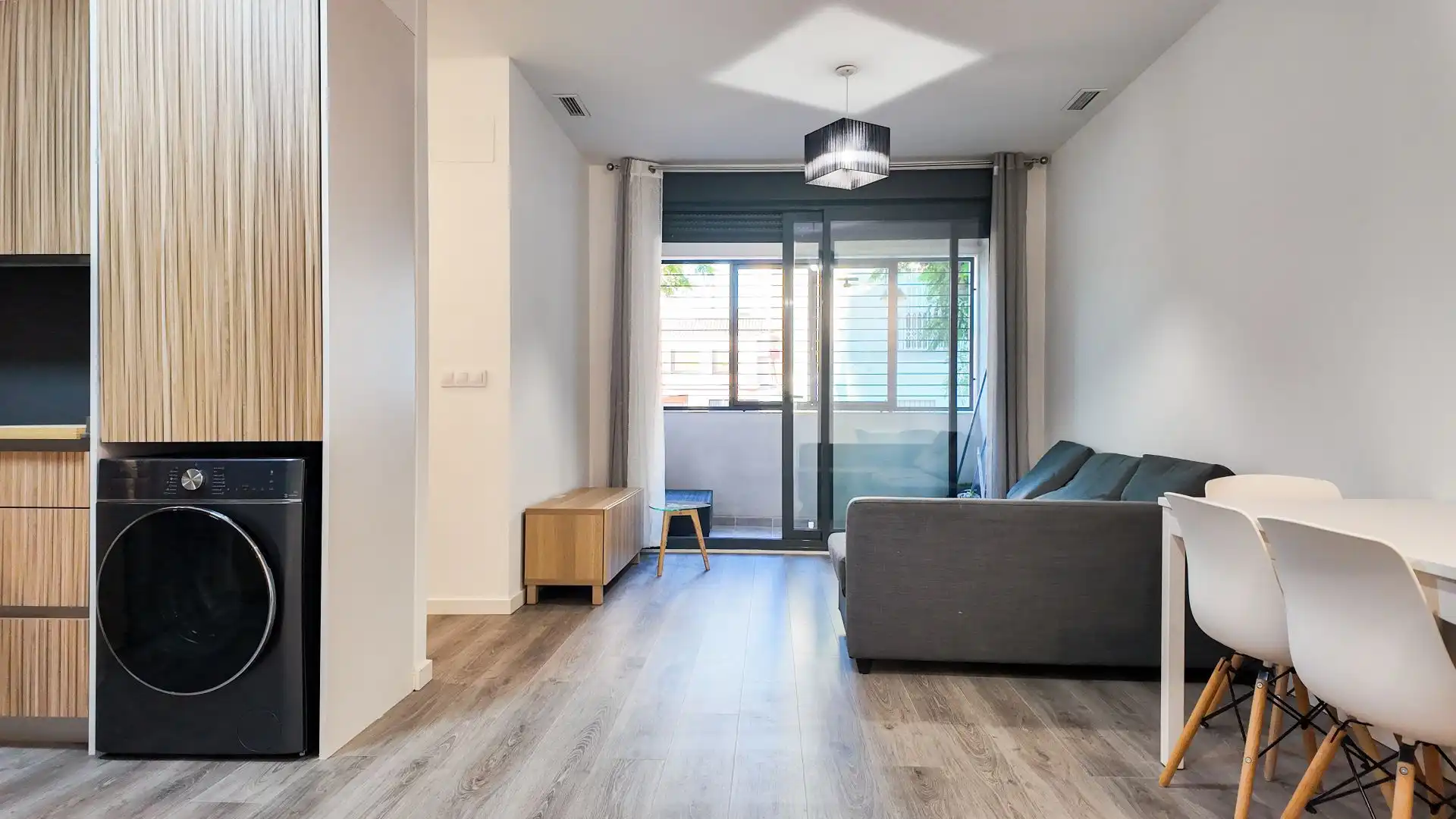 Appartement compact avec ascenseur à vendre à colon