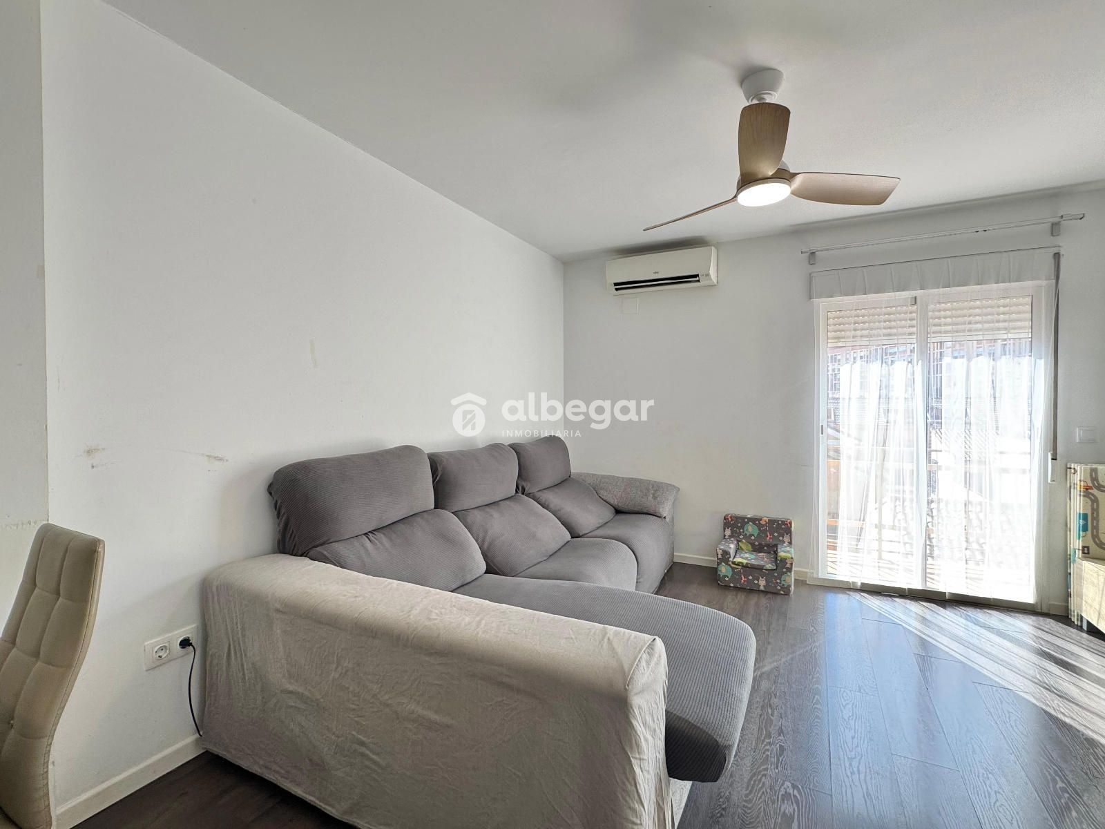 Living room of Flat for sale in  Valencia Capital  with Air Conditioner, Parquet flooring and Terrace