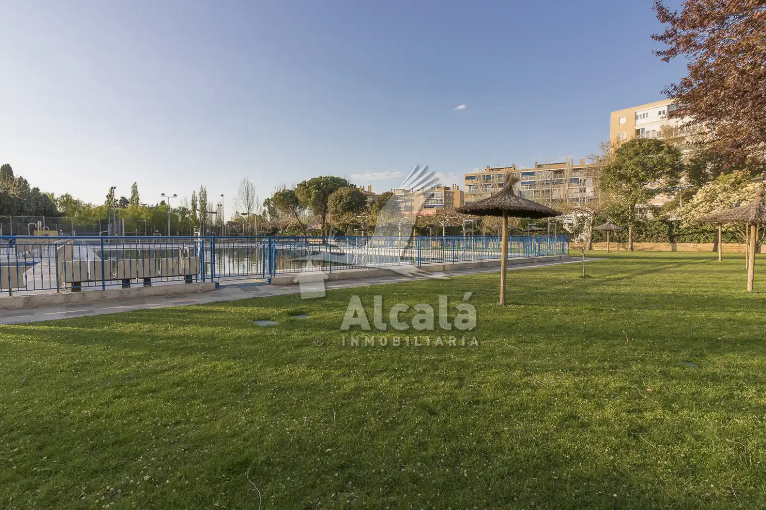 Vista exterior de Piso en venta en Alcalá de Henares con Aire acondicionado, Calefacción y Parquet