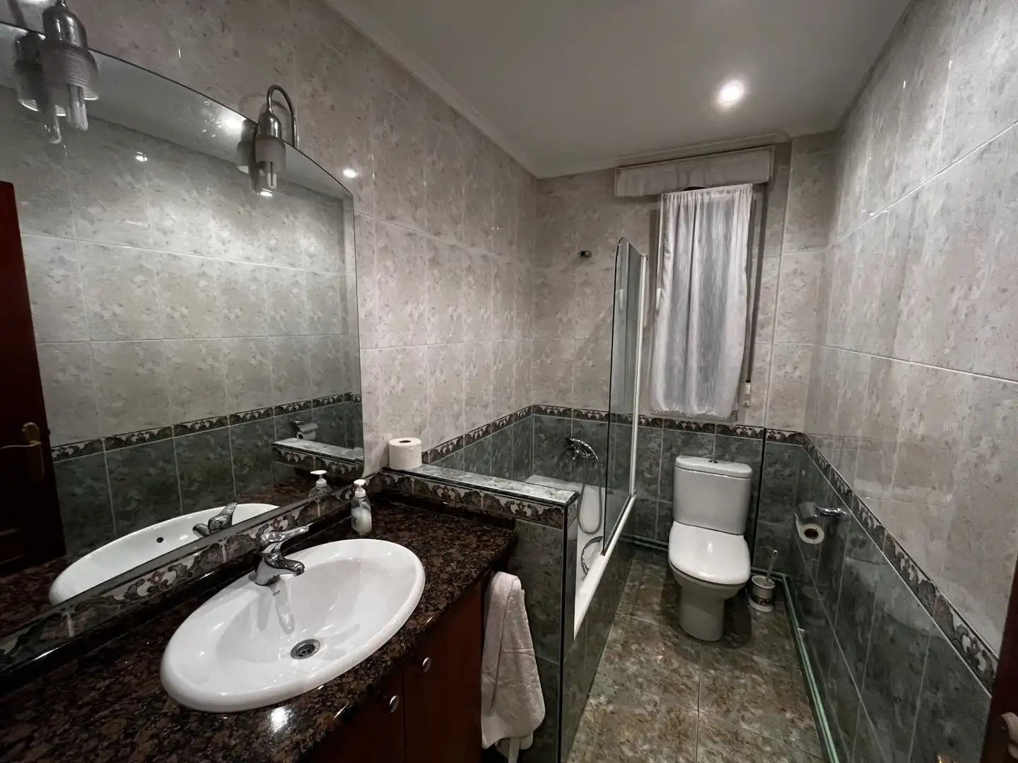 Baño de Piso en venta en Elorrio con Calefacción, Amueblado y Balcón